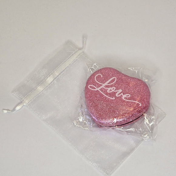 Pink Heart-Shaped Compact Mirror - Picture 9 of 11